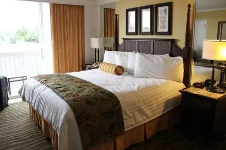 hotelroom-2205447_1920_big